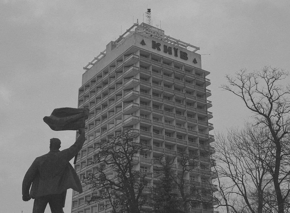 The Soviet-era "Kyiv" hotel, located on the edge of Mariinskyi Park in the Ukrainian capital, with the Monument to the Participants of the January Armed Uprising of 1918 in front of it (which is currently demolished).